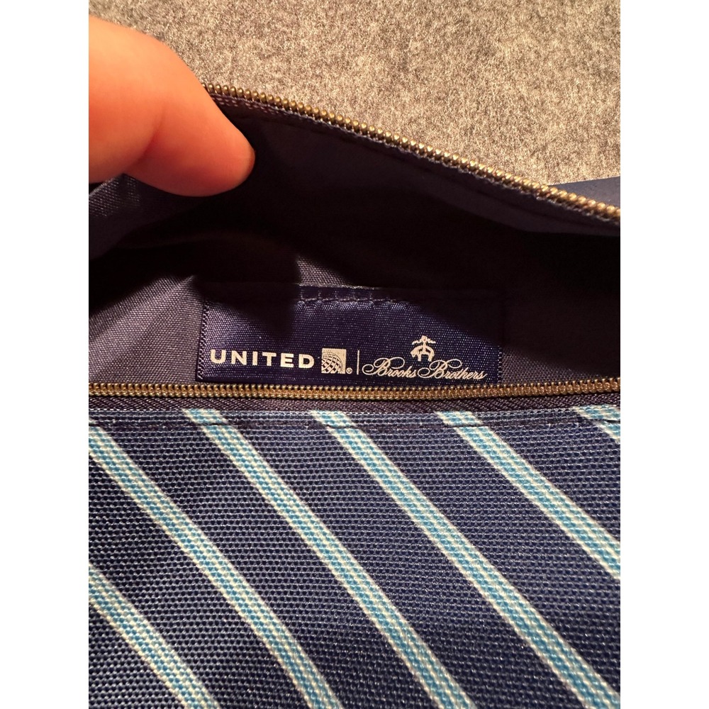 Brooks Brothers United Airlines Amenity Pouch Navy Blue Striped Travel Bag Case - Picture 3 of 4